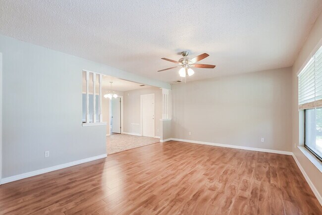 Building Photo - 8318 Mattituck Cir