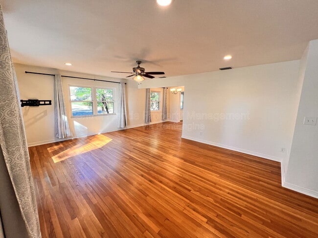 Building Photo - 2203 Montana St