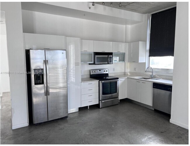 Building Photo - 133 NE 2nd Ave