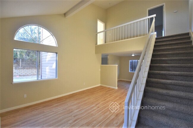 Building Photo - 416 Longridge Dr