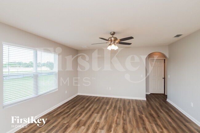 Foto del edificio - 1992 Elkins Point