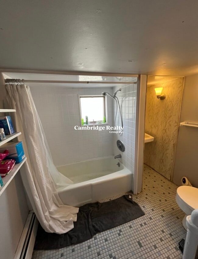 Building Photo - 45 Gardena St