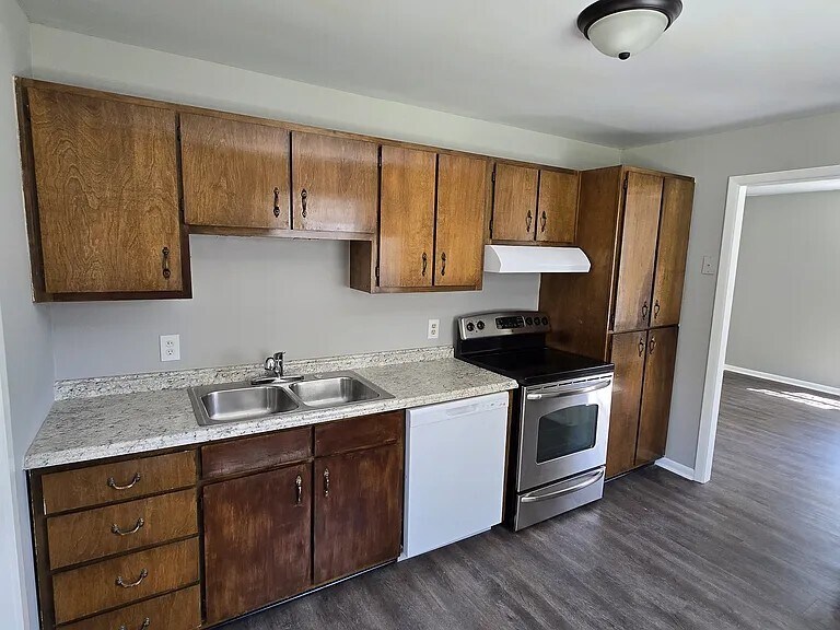 Foto del edificio - 125 Tinker Blvd