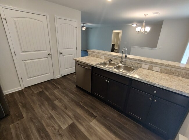 Foto del edificio - Move in Ready! Easy & Quick move-in process