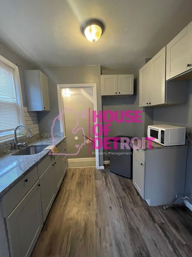 Primary Photo - 3 BEDROOM | 1 BATH | FREE PRE SCREEN