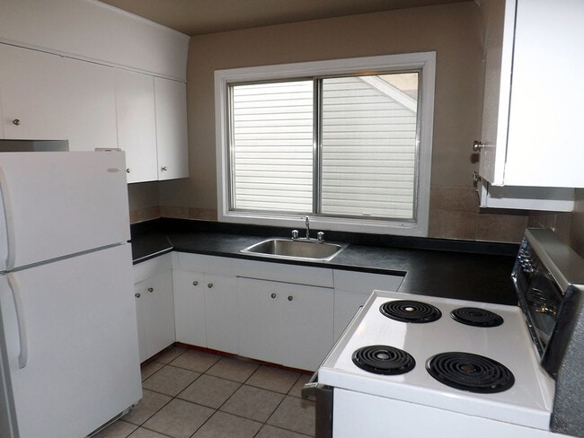 Building Photo - College Cove Apartments