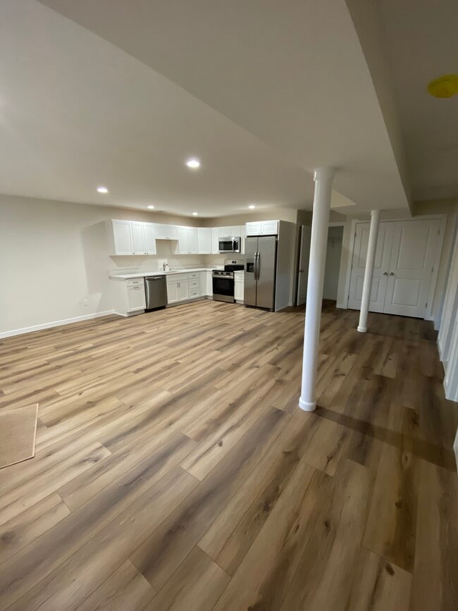 Building Photo - 64 Hallock Landing Rd