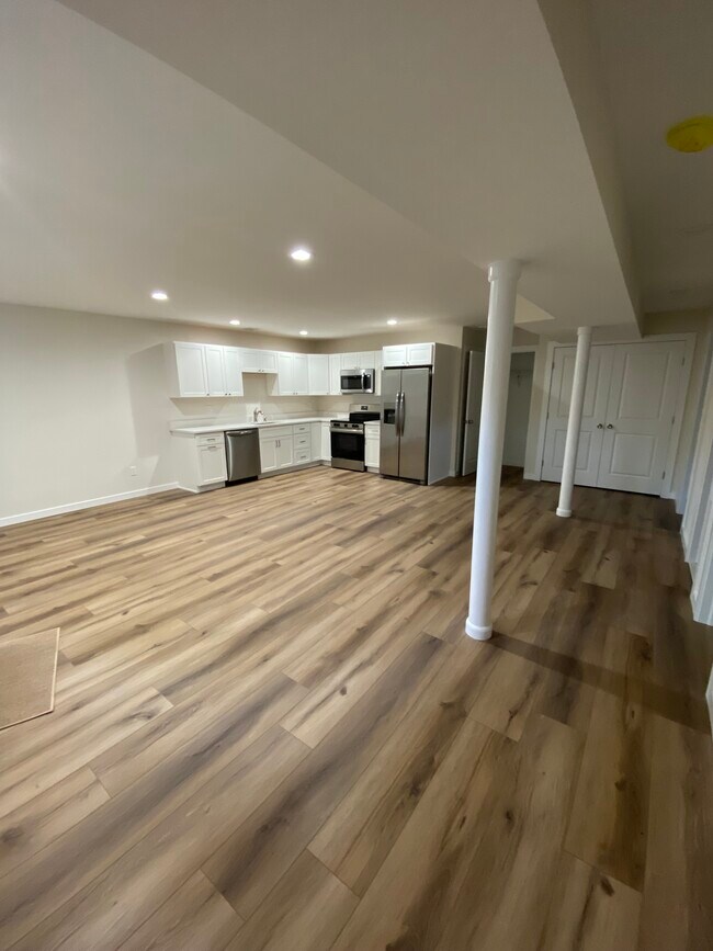 Foto del edificio - 64 Hallock Landing Rd