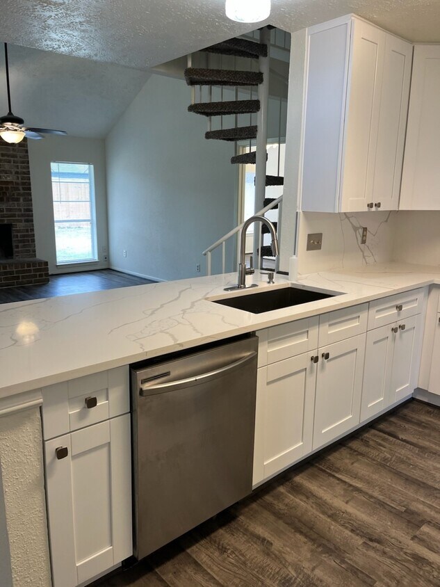 Foto principal - 10214 Green Valley Ln