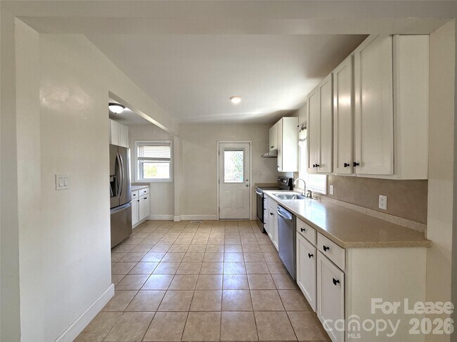 Foto del edificio - 2520 Brentwood Pl