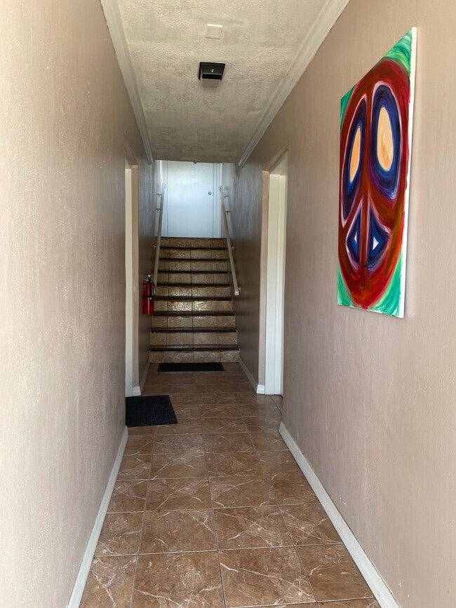 Building Photo - 997 Sunrise Dr