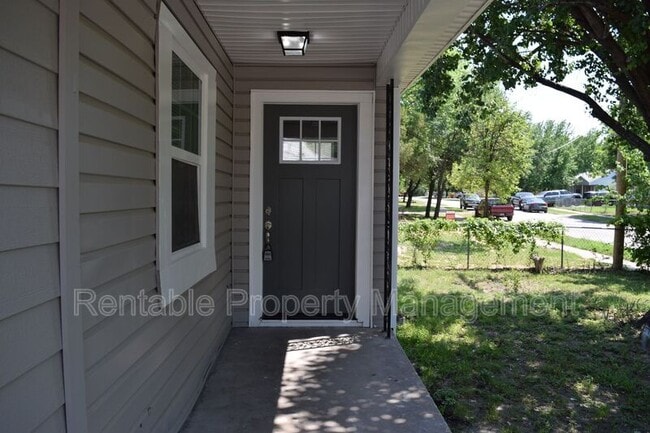 Building Photo - 610 N E 18th St