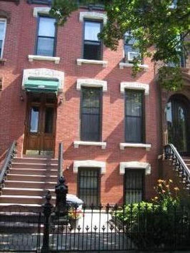 Building Photo - 1523 Pacific St