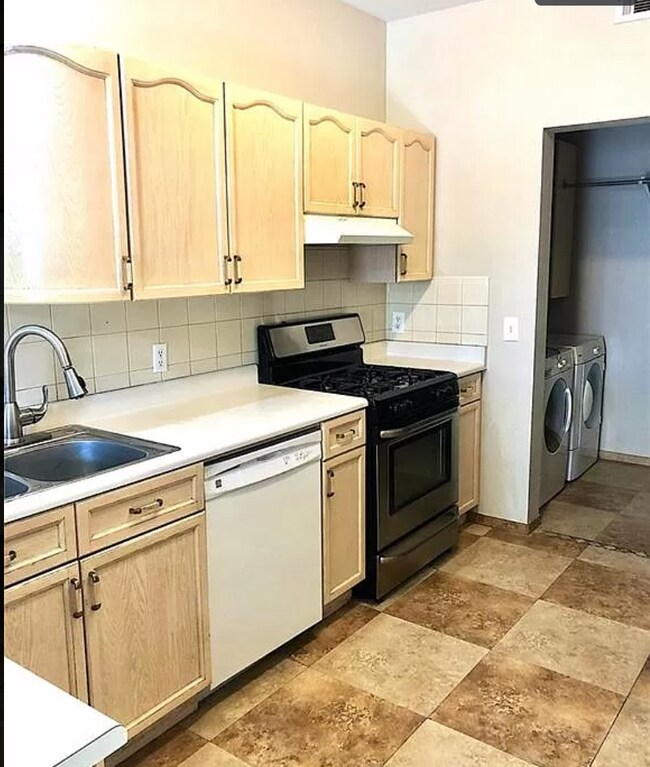 Lavandería en la unidad - 2601 Country Maple Ave