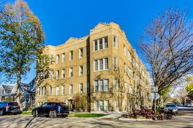 Building Photo - 2150 W Ainslie St