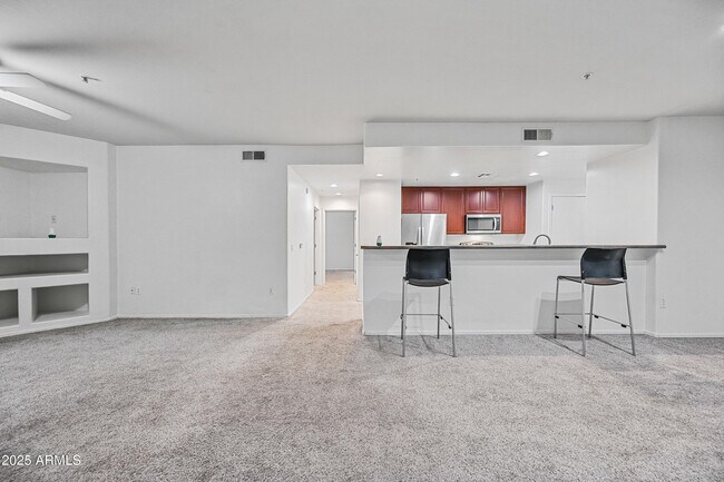 Building Photo - 705 W Queen Creek Rd