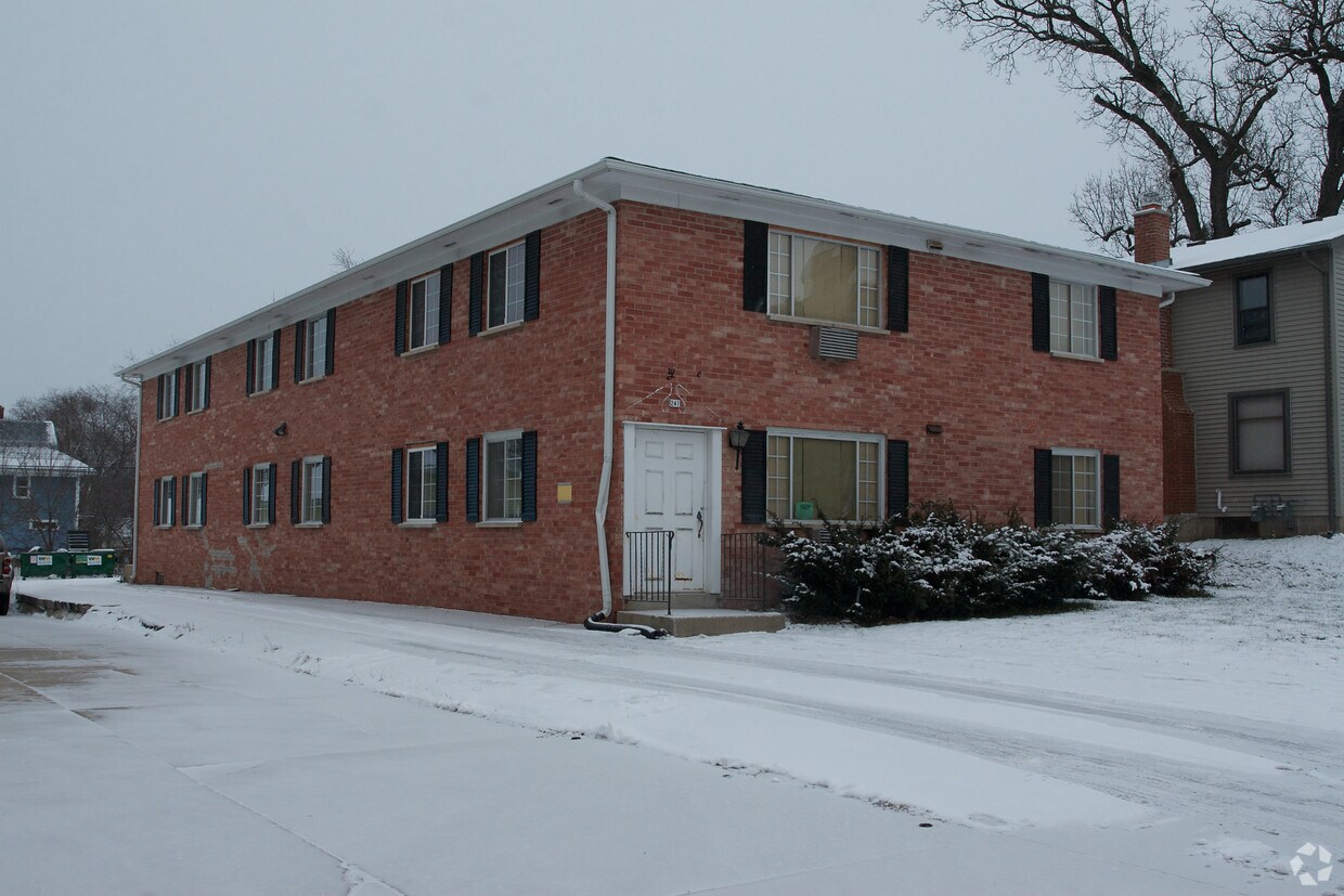 241 S Madison St, Waupun, WI 53963 Apartments in Waupun, WI