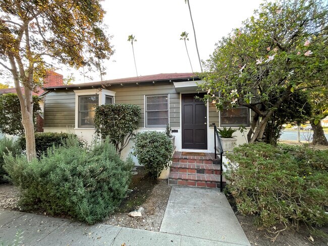 Building Photo - 1801 Huntington Dr