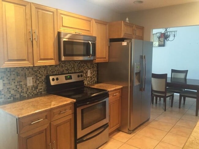 Foto del edificio - 4135 Bay Laurel Way