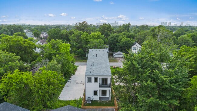 Building Photo - 6631 Foster St