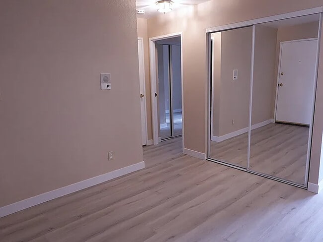Building Photo - 1200 Golden Cir