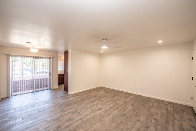 Building Photo - 930 B Ave