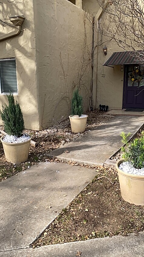 Entry - 541 Sand Bend Dr