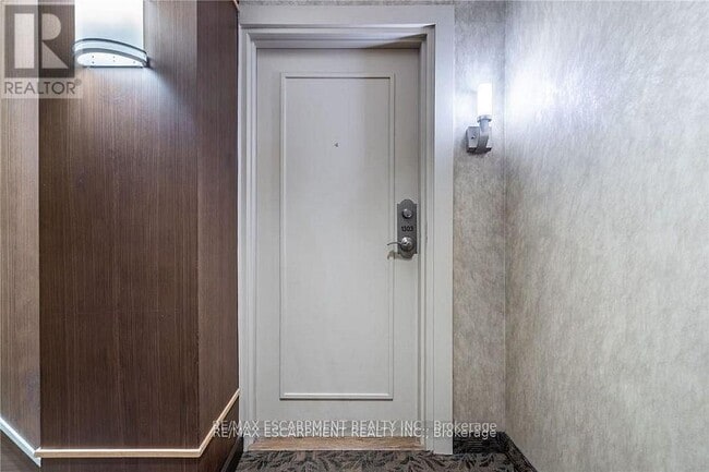 Building Photo - 360 Pearl St