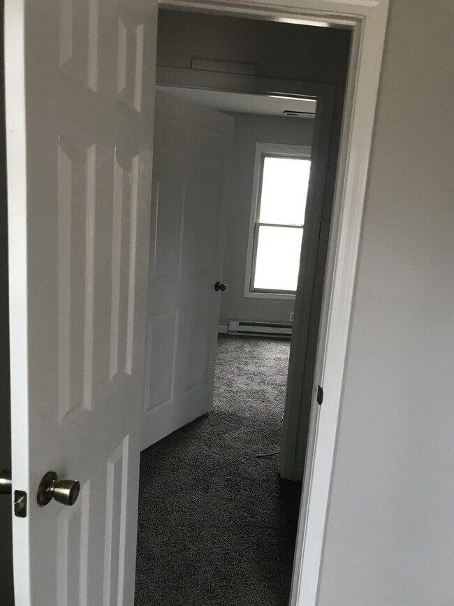 Foto del edificio - 242 Cherry Ln