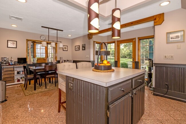 Building Photo - 16 Faraway Rd