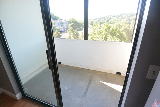 Building Photo - 1731 Beacon St