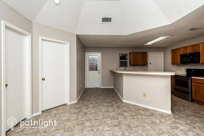Building Photo - 815 Meadowdale Rd