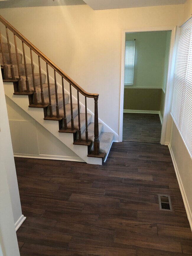 Foyer - 603 Woodingham Dr