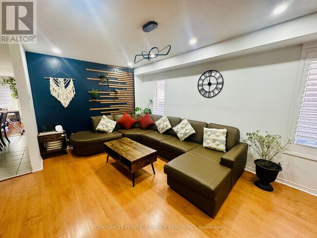 Photo du bâtiment - 48 Coachwhip Rd