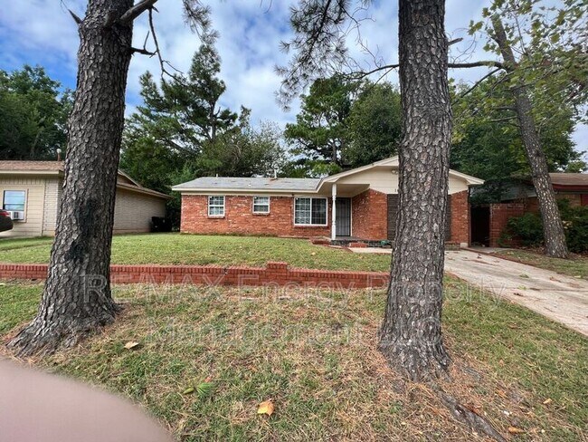Building Photo - 1413 Mcdonald Dr
