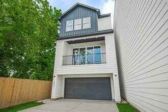 Building Photo - 6021 Maybell St