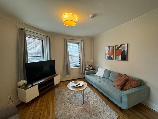 Foto del edificio - Charming South End 1-Bedroom on East Newton Street