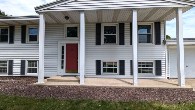 Building Photo - 936 Seminole Rd