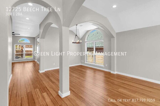 Foto del edificio - 12725 Beech Tree Ln