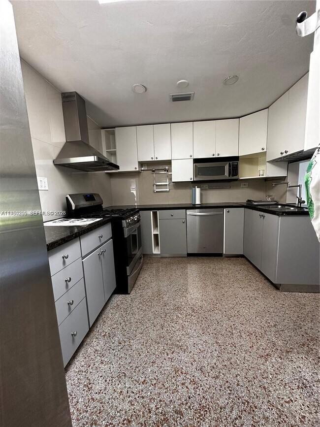 Foto del edificio - 1561 NE 29th St