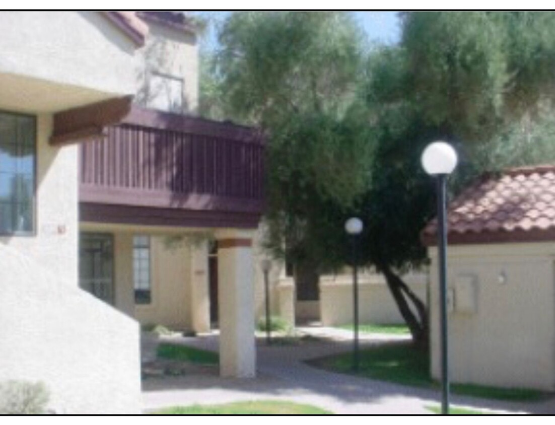 Foto principal - 2 bedroom condo in papago park village