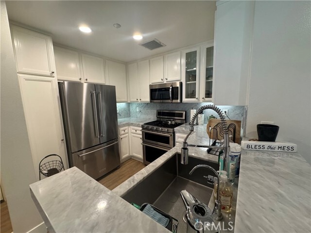 Building Photo - 120 Jadestone