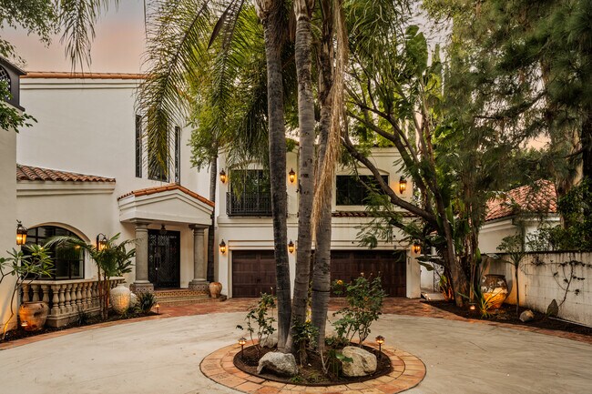 Foto del edificio - 4909 Woodley Ave