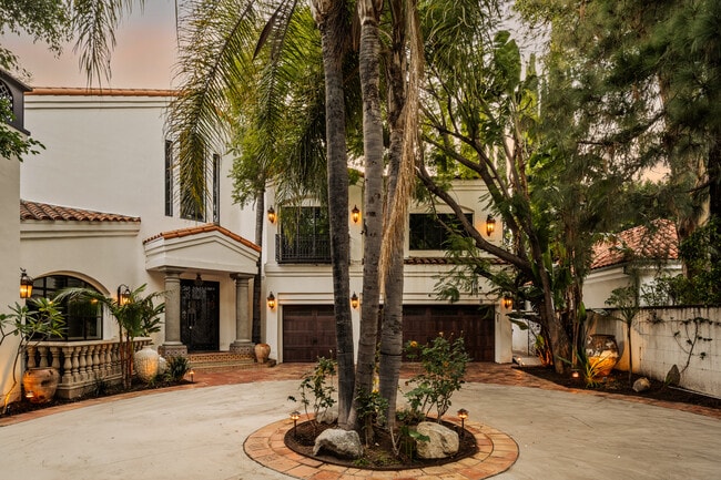 Photo - 4909 Woodley Ave (Encino, CA) House