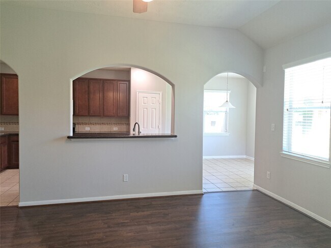 Building Photo - 26315 Fox Ridge Ln