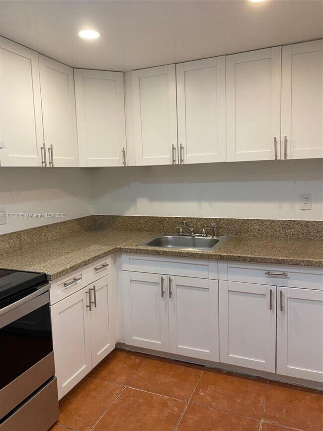 Foto del edificio - 2700 Riverside Dr