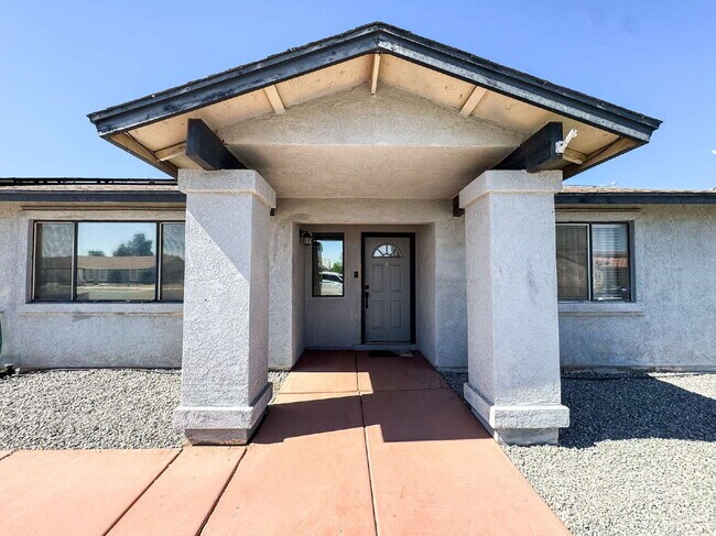 Foto del edificio - “Spacious 4-Bedroom, 2-Bath Home with Solar Panels in Yuma”