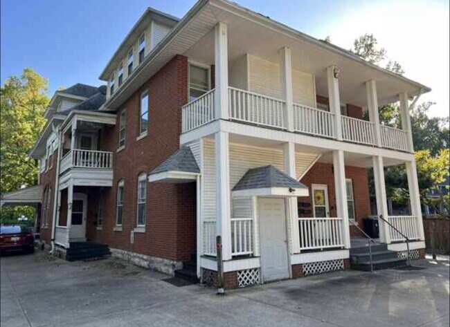 Foto del edificio - 2305 Maine St