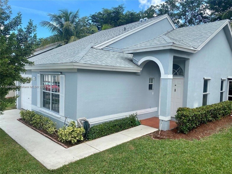 Foto principal - 540 SE 21st Ln