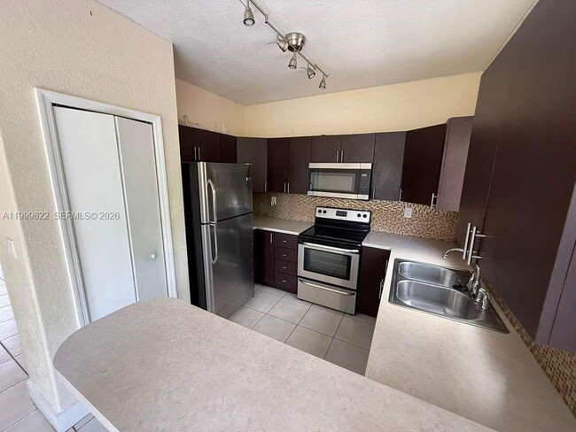 Foto del edificio - 6990 NW 177th St